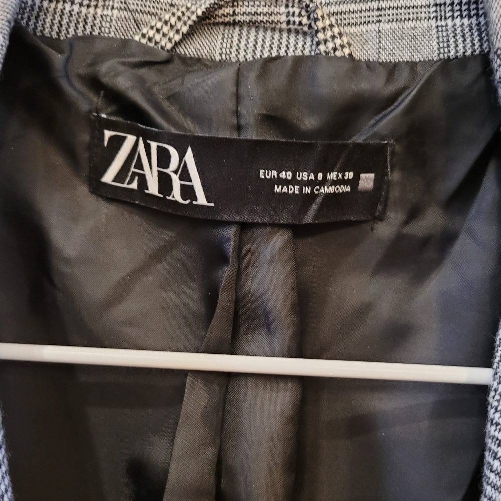 Blazer - Picture 2 of 4